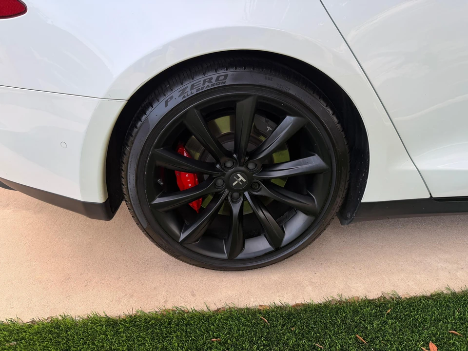 2015 Tesla Model S - Image 18 of 31
