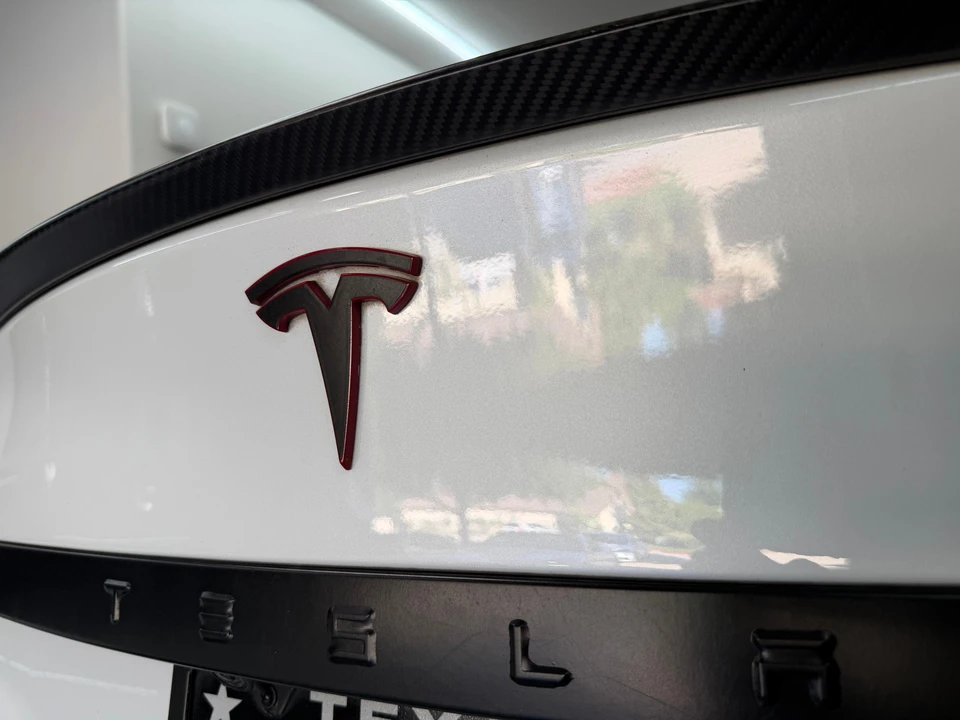 2015 Tesla Model S - Image 12 of 31