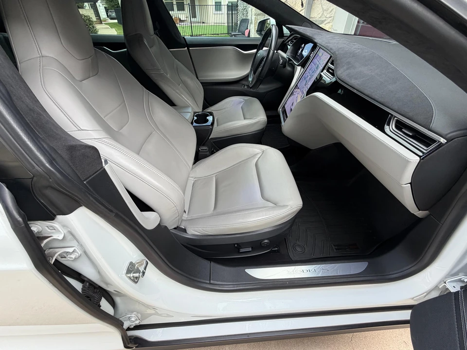 2015 Tesla Model S - Image 24 of 31