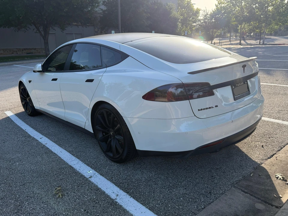 2015 Tesla Model S - Image 8 of 31