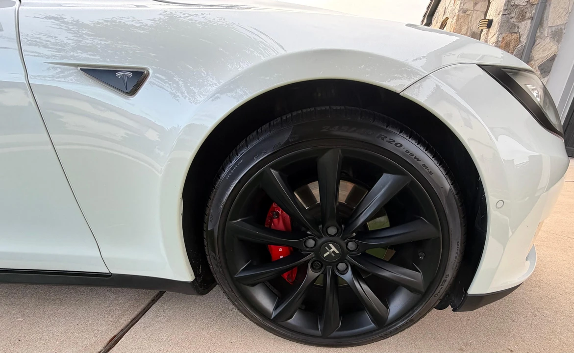 2015 Tesla Model S - Image 18 of 31