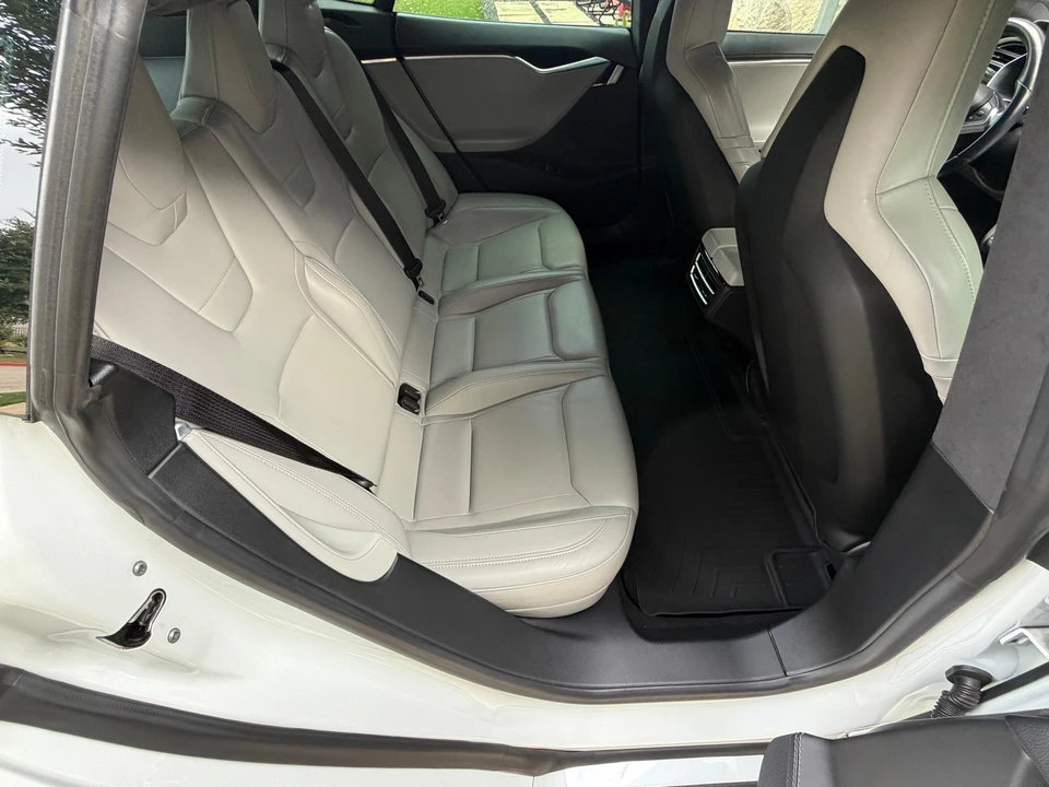 2015 Tesla Model S - Image 26 of 31