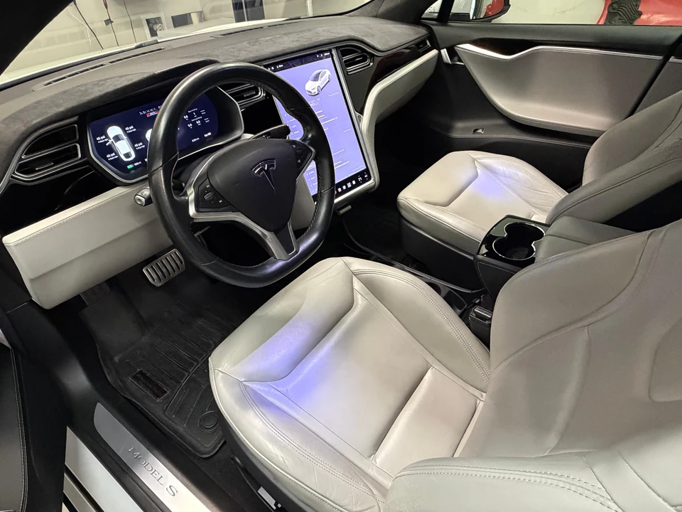 2015 Tesla Model S - Image 27 of 31