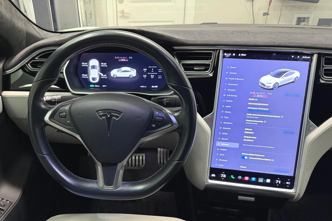 2015 Tesla Model S - Image 19 of 31