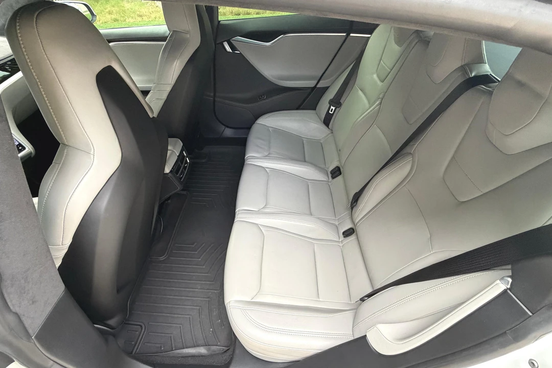 2015 Tesla Model S - Image 22 of 31