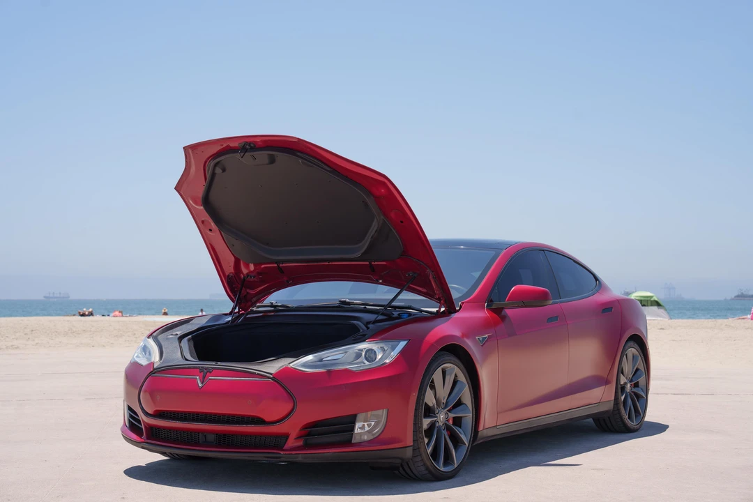 2015 Tesla Model S - Image 13 of 31