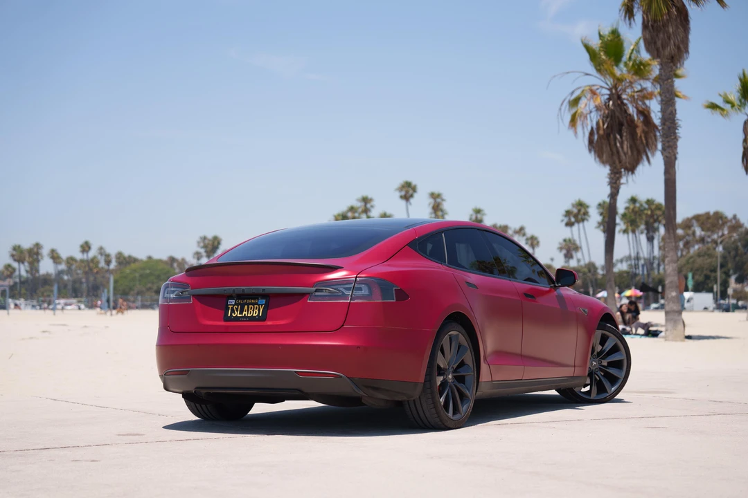 2015 Tesla Model S - Image 10 of 31