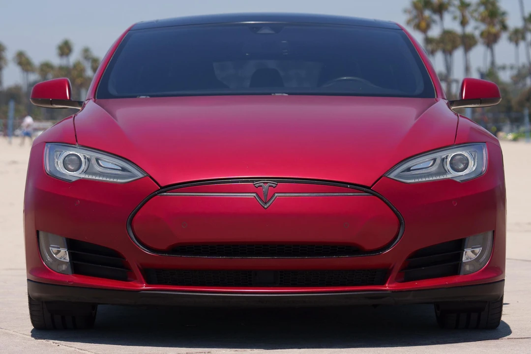 2015 Tesla Model S - Image 2 of 31