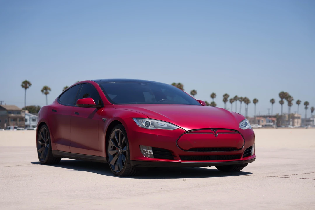 2015 Tesla Model S - Image 12 of 31