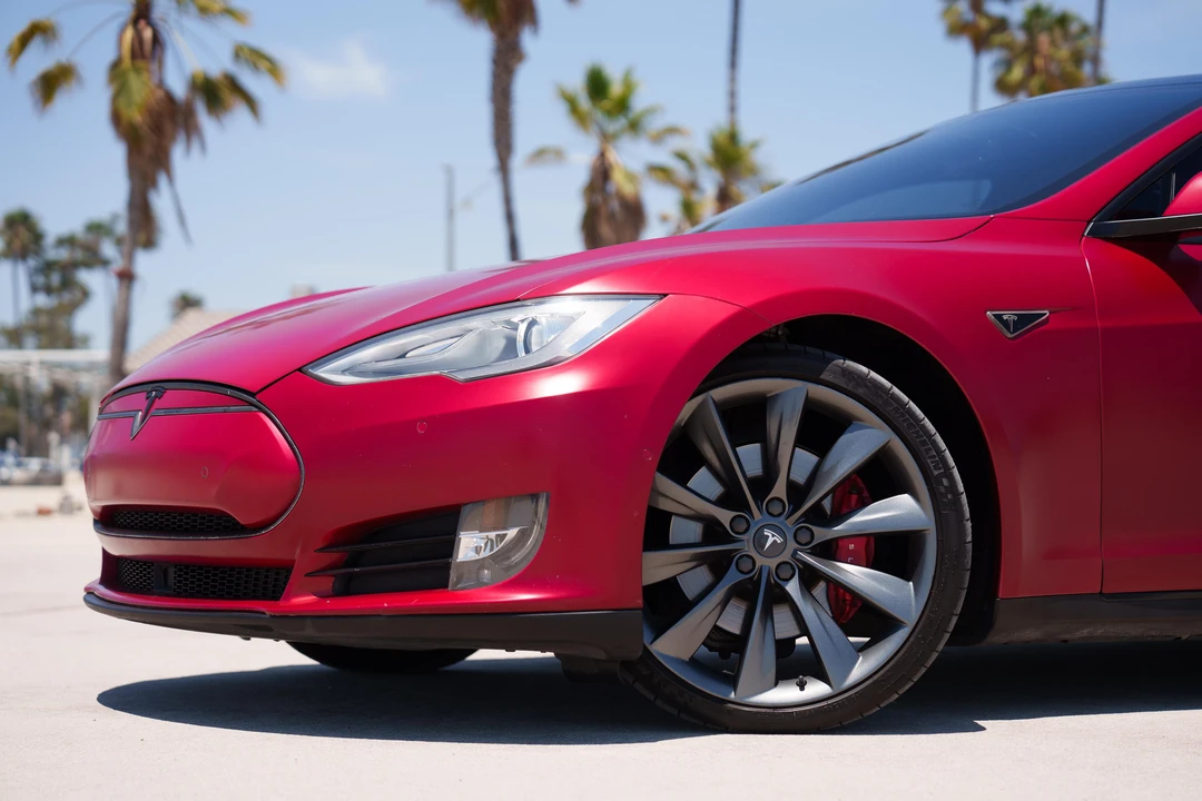 2015 Tesla Model S - Image 20 of 31