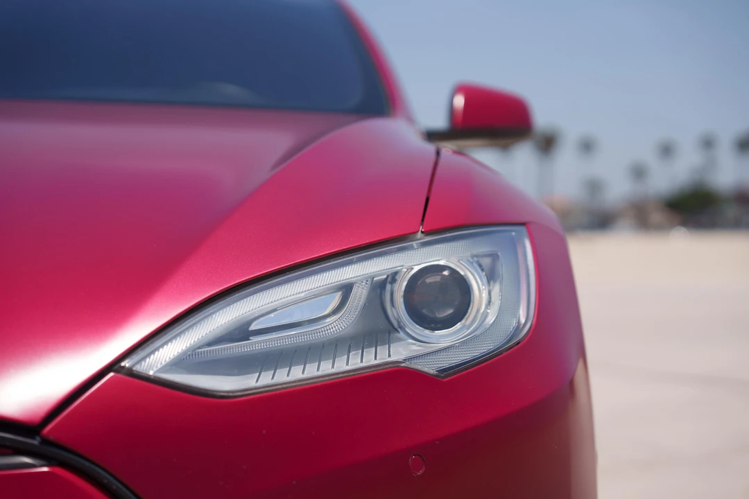 2015 Tesla Model S - Image 17 of 31
