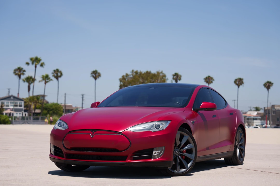 2015 Tesla Model S - Image 8 of 31