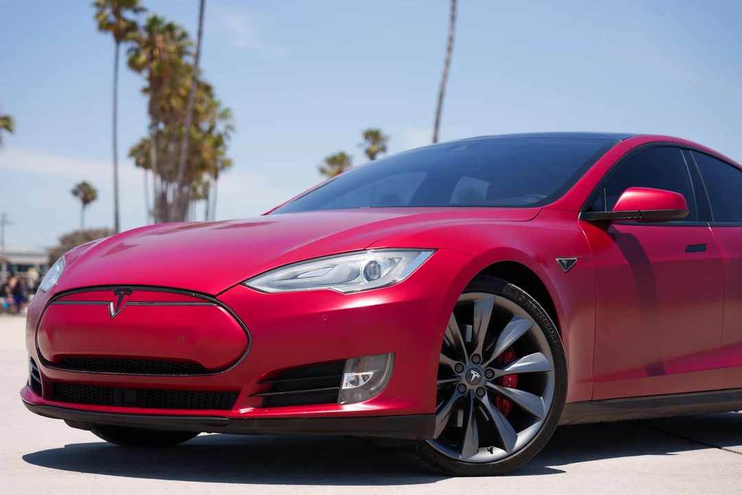 2015 Tesla Model S - Image 19 of 31