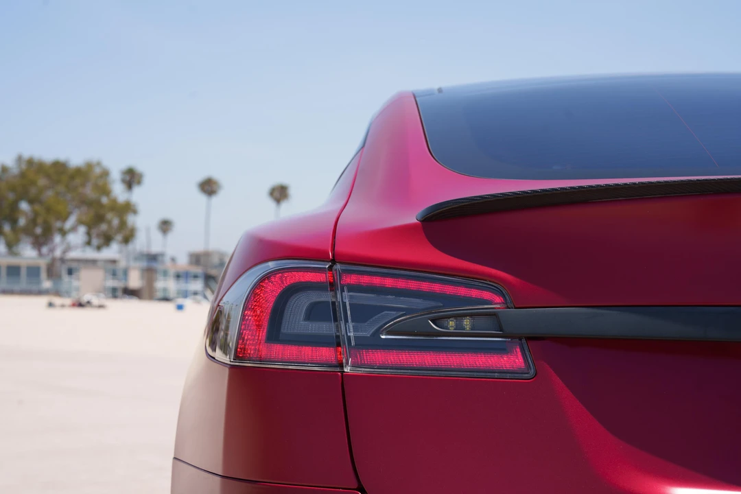2015 Tesla Model S - Image 30 of 31