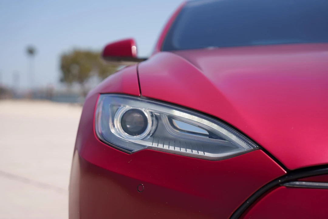 2015 Tesla Model S - Image 14 of 31