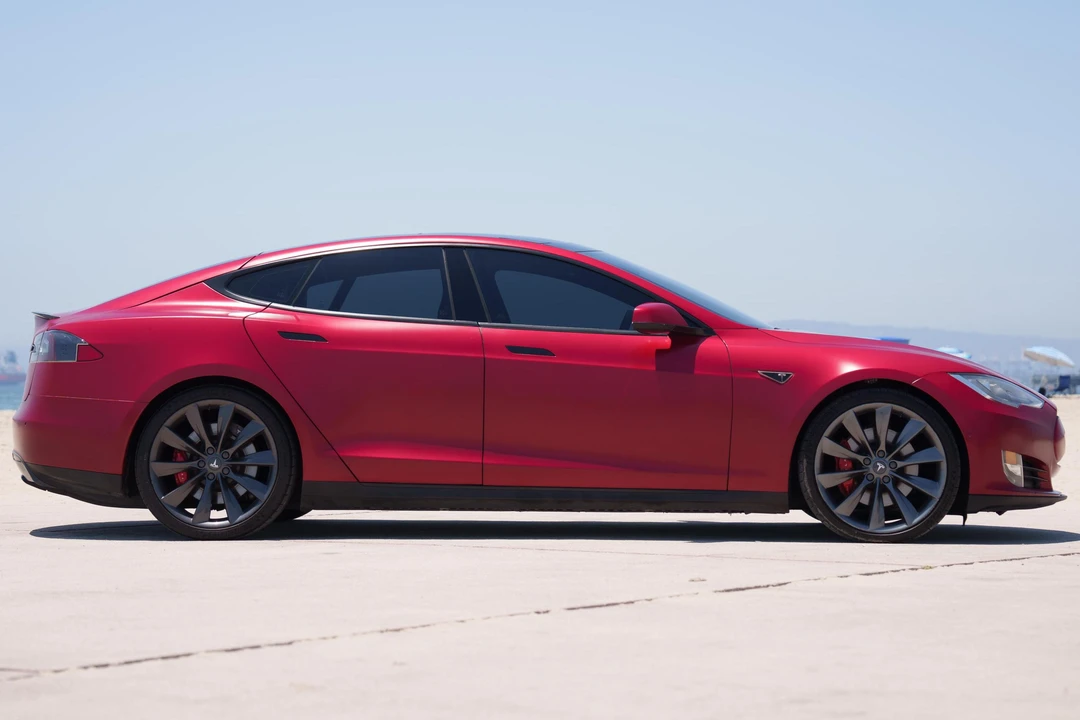 2015 Tesla Model S - Image 3 of 31