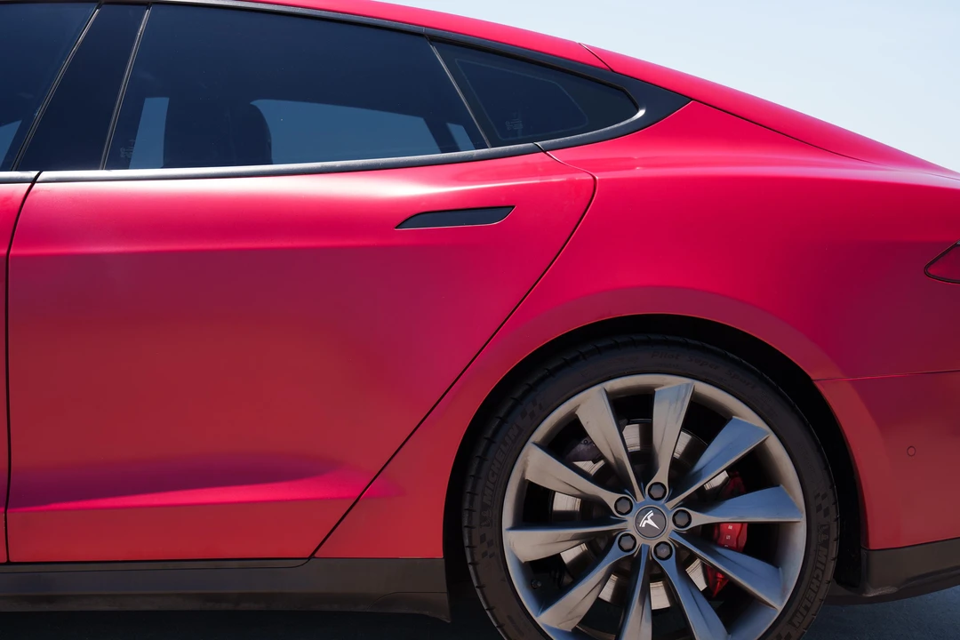 2015 Tesla Model S - Image 27 of 31