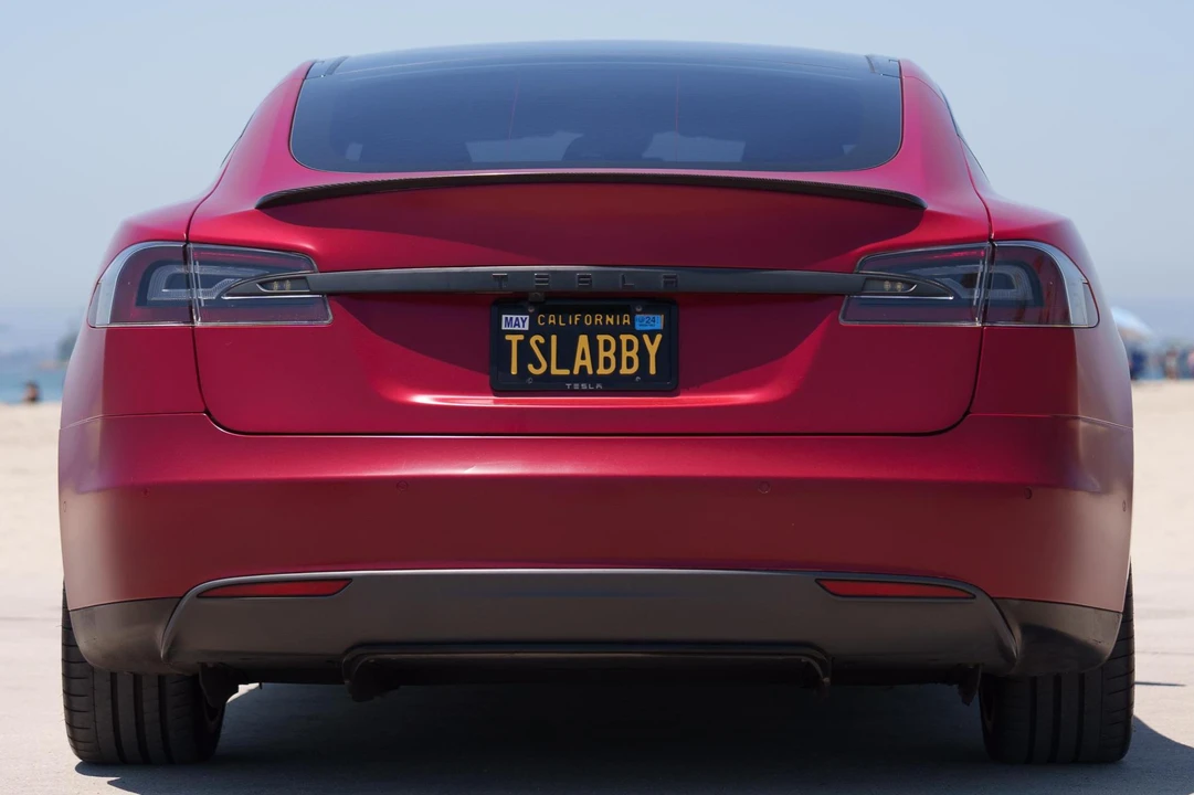 2015 Tesla Model S - Image 5 of 31