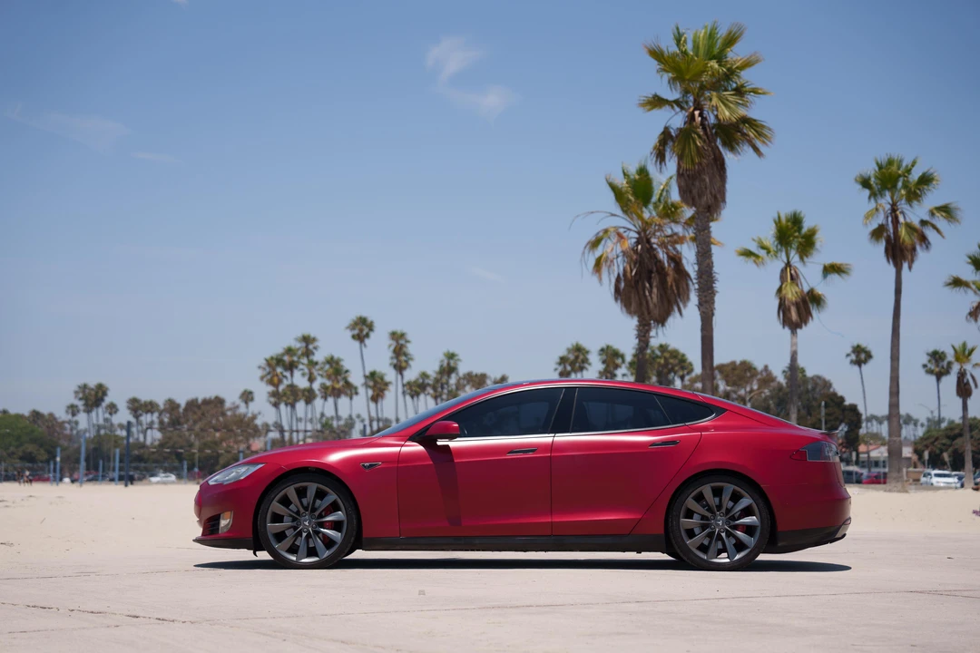 2015 Tesla Model S - Image 9 of 31