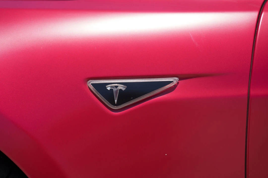 2015 Tesla Model S - Image 22 of 31