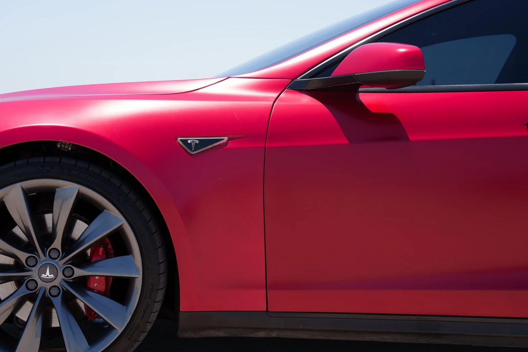 2015 Tesla Model S - Image 25 of 31