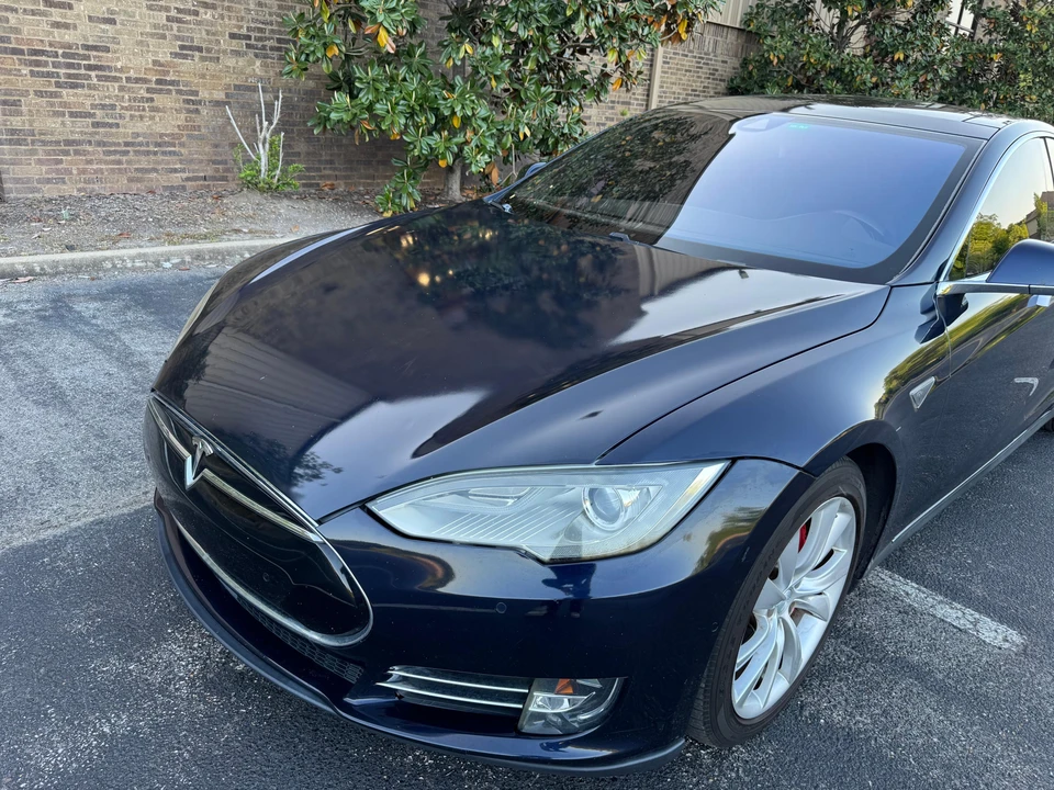 2015 Tesla Model S - Image 21 of 31