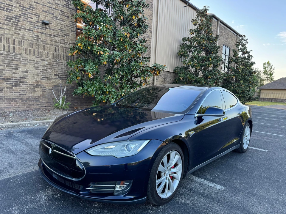 2015 Tesla Model S - Image 10 of 31