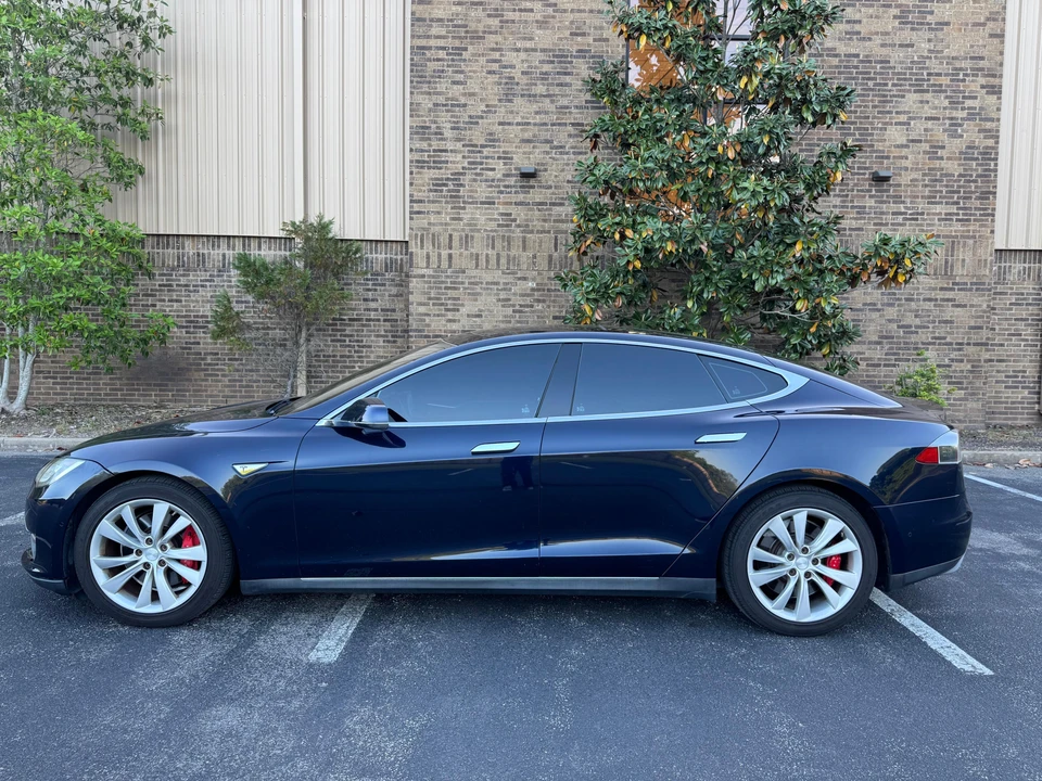 2015 Tesla Model S - Image 11 of 31