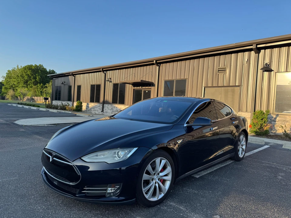 2015 Tesla Model S - Image 8 of 31
