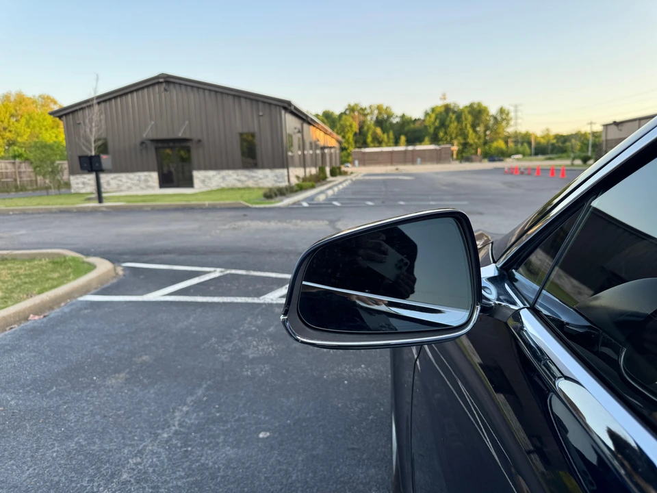 2015 Tesla Model S - Image 24 of 31