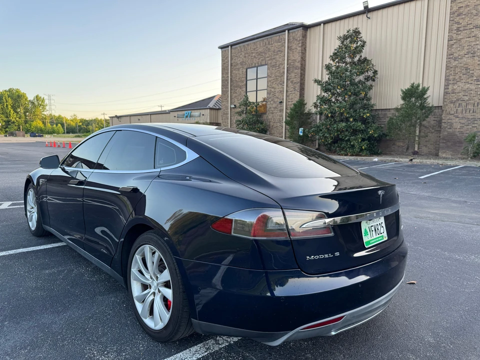 2015 Tesla Model S - Image 12 of 31