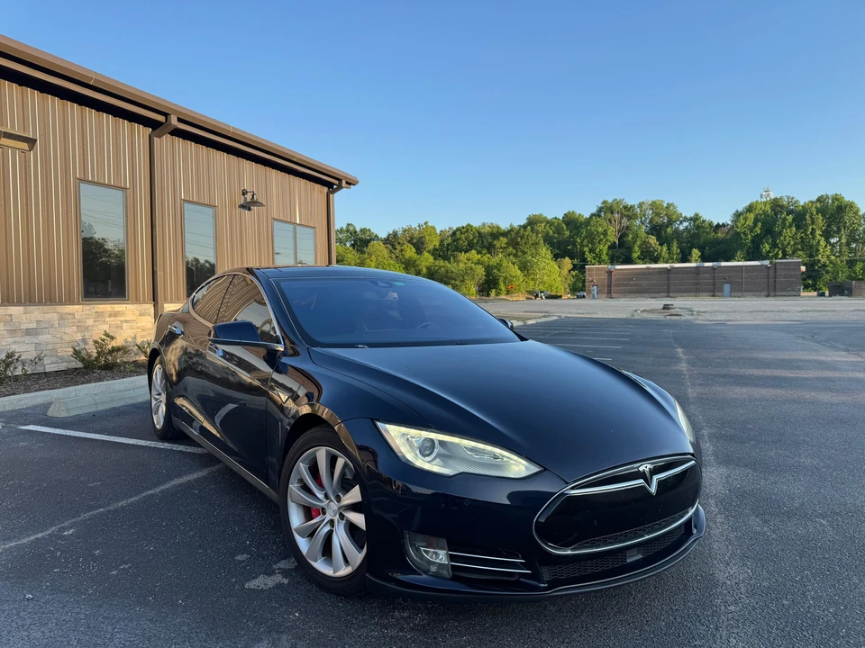 2015 Tesla Model S - Image 17 of 31