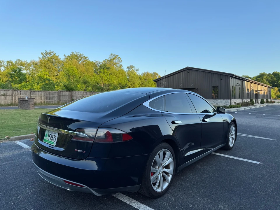 2015 Tesla Model S - Image 15 of 31