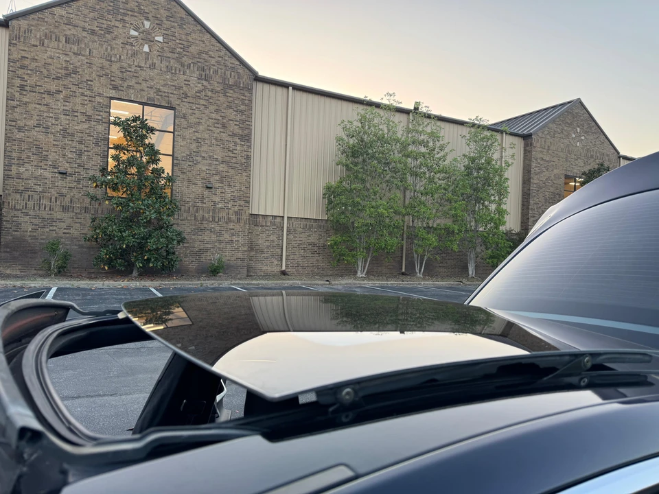 2015 Tesla Model S - Image 25 of 31