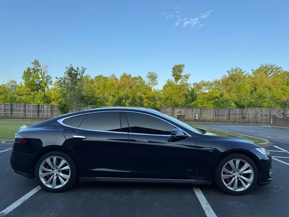 2015 Tesla Model S - Image 16 of 31