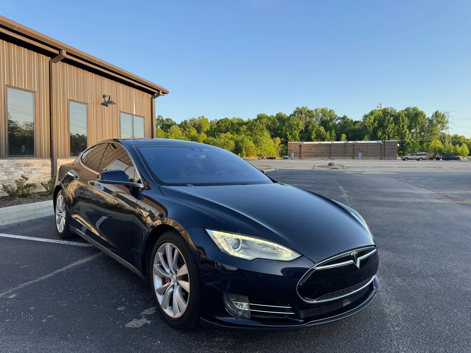 2015 Tesla Model S - Image 18 of 31