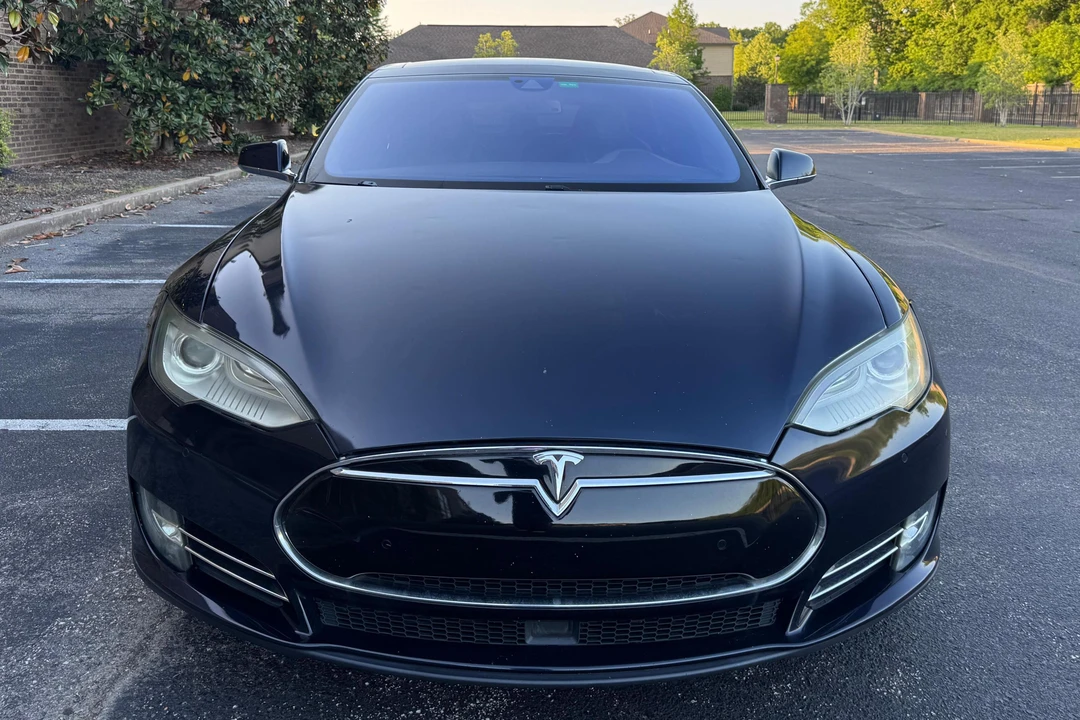 2015 Tesla Model S - Image 2 of 31