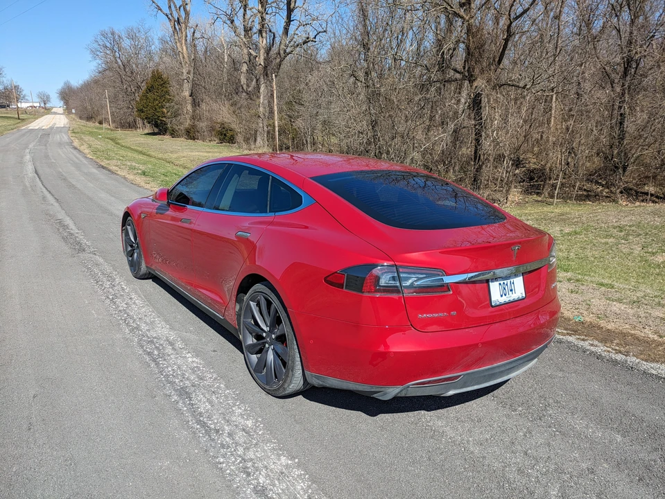 2015 Tesla Model S - Image 15 of 31