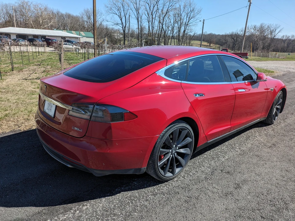 2015 Tesla Model S - Image 16 of 31