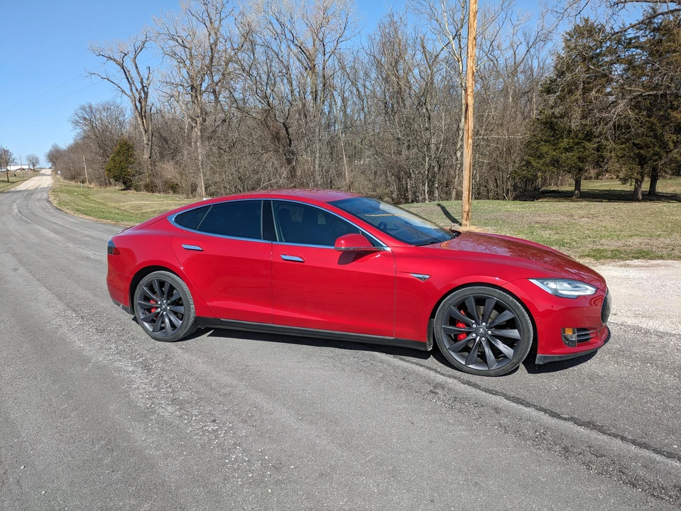 2015 Tesla Model S - Image 23 of 31