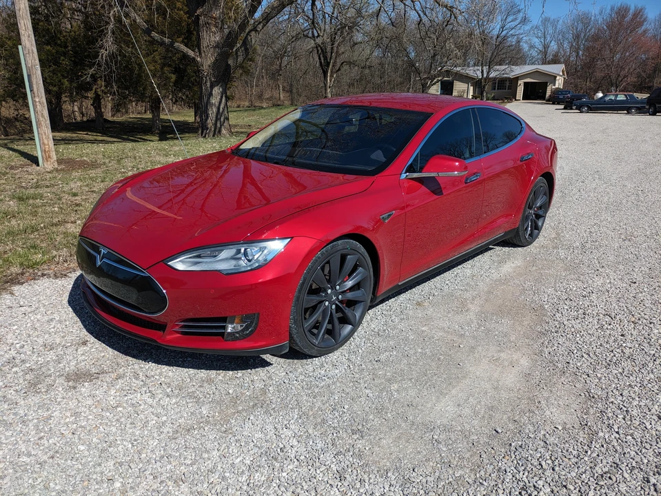 2015 Tesla Model S - Image 9 of 31