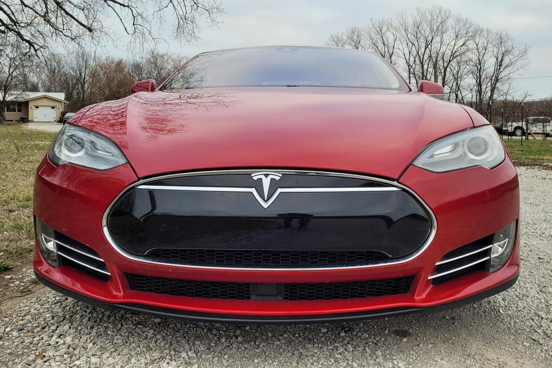 2015 Tesla Model S - Image 2 of 31