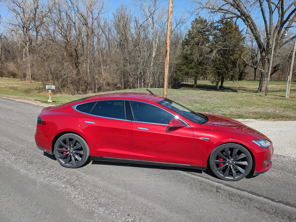 2015 Tesla Model S - Image 22 of 31