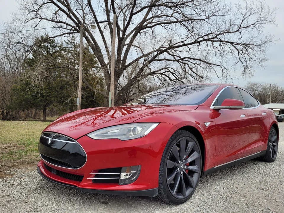 2015 Tesla Model S - Image 10 of 31