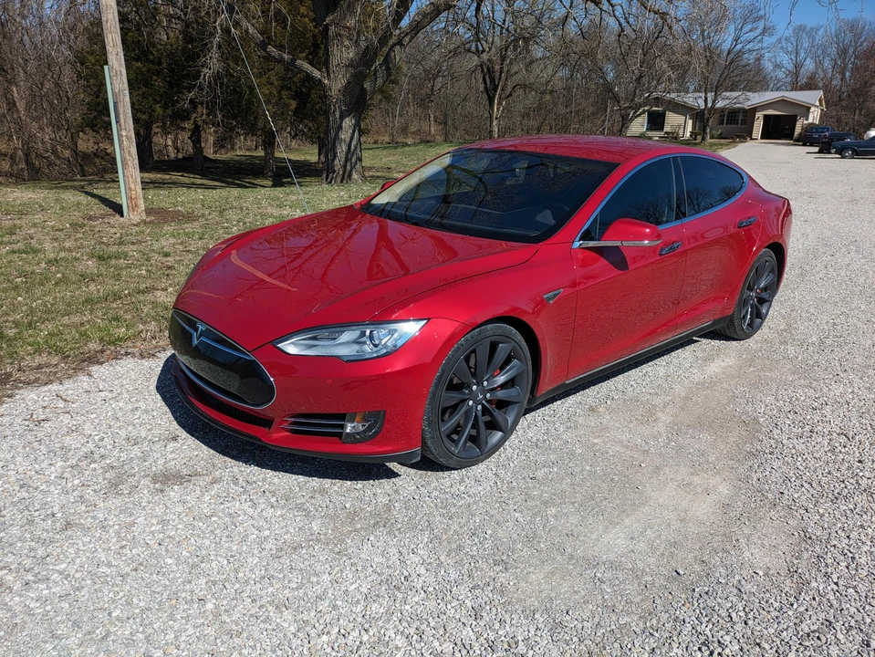 2015 Tesla Model S - Image 7 of 31
