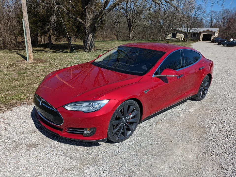 2015 Tesla Model S - Image 8 of 31