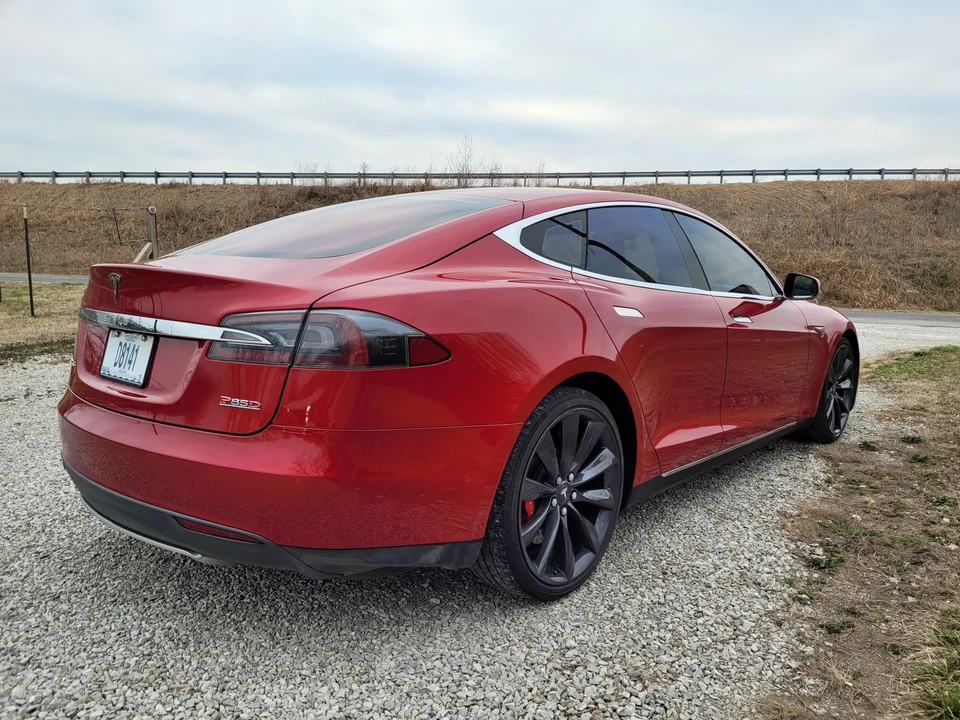 2015 Tesla Model S - Image 17 of 31