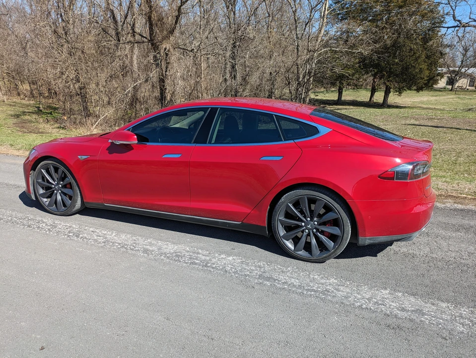 2015 Tesla Model S - Image 13 of 31