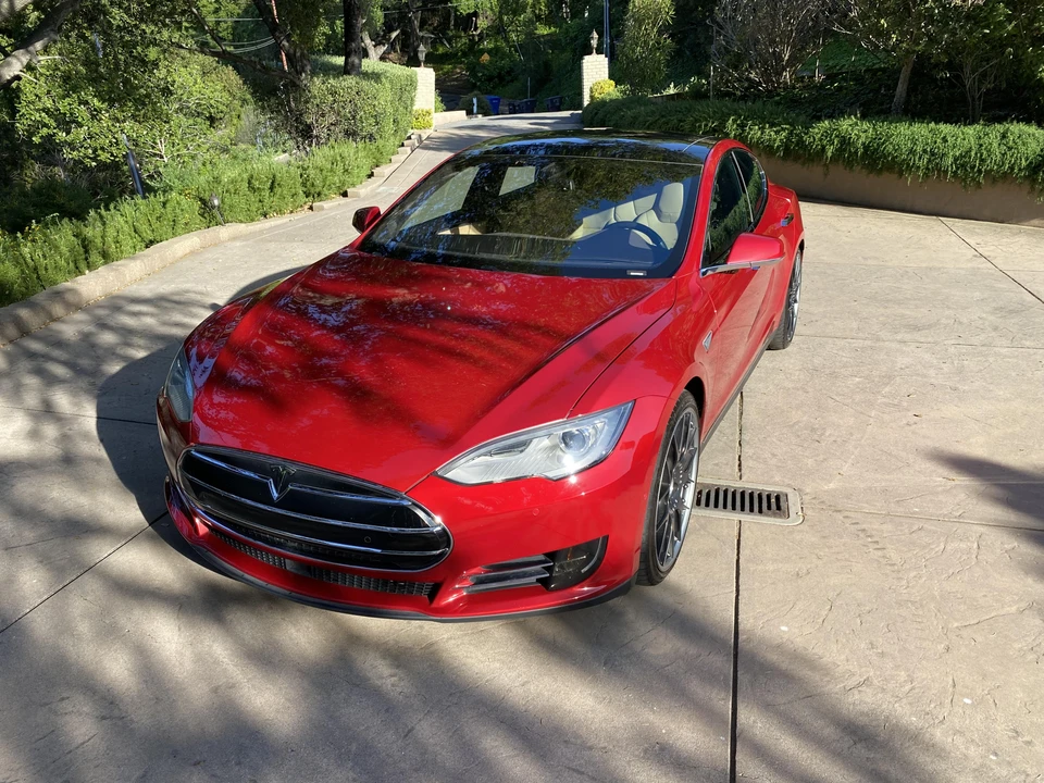 2015 Tesla Model S - Image 14 of 31