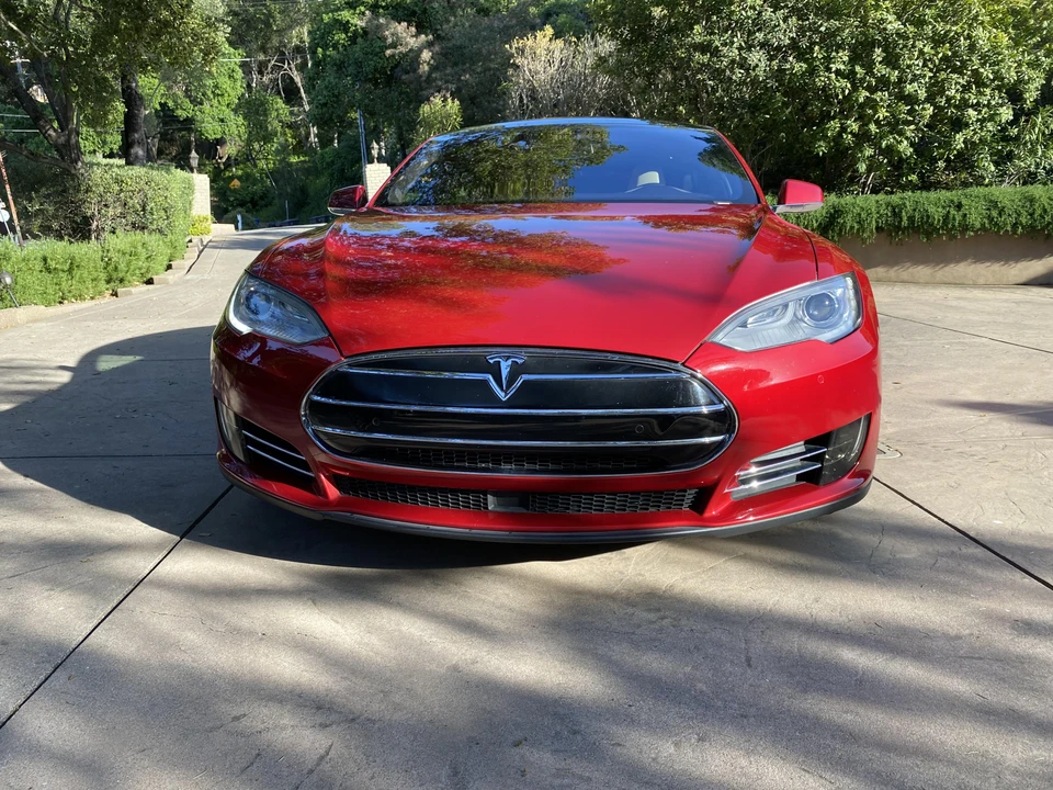 2015 Tesla Model S - Image 9 of 31
